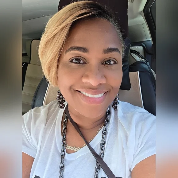 Join My Live Posh Show! Budget to Luxury Brands New & Preloved goods - Picture 10 of 13